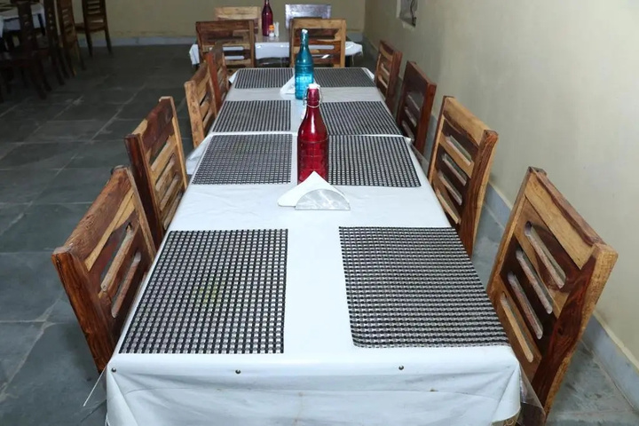 Dining 20 of 23