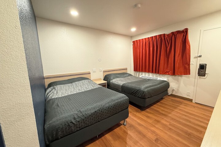 Room 7 of 24