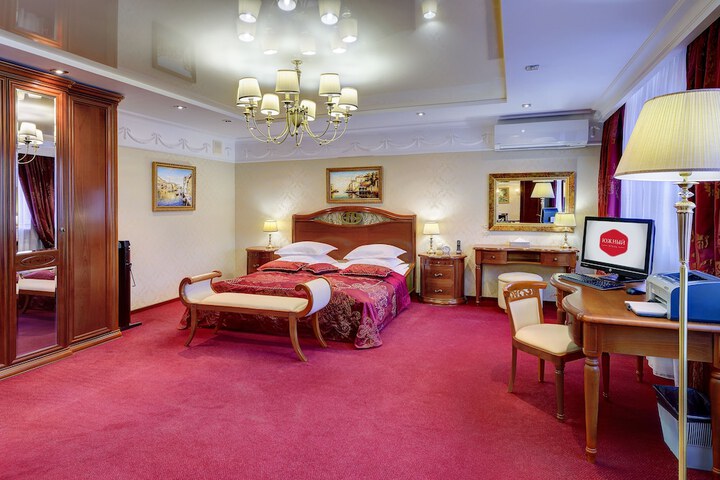 Room 9 of 63