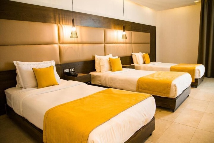 Room 17 of 27