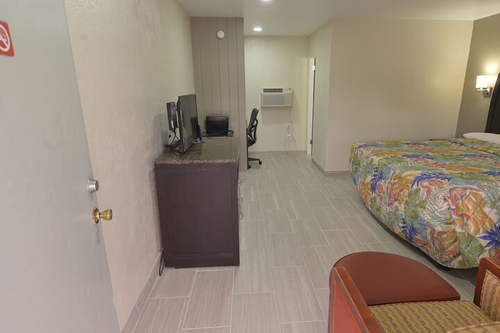 Room 10 of 17