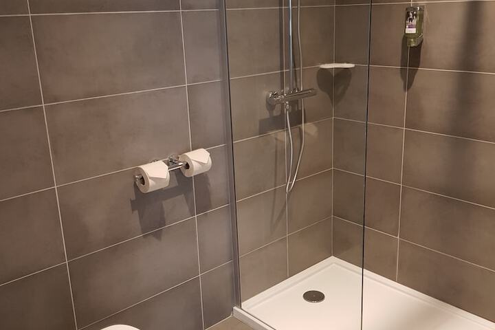 Room 16 of 40