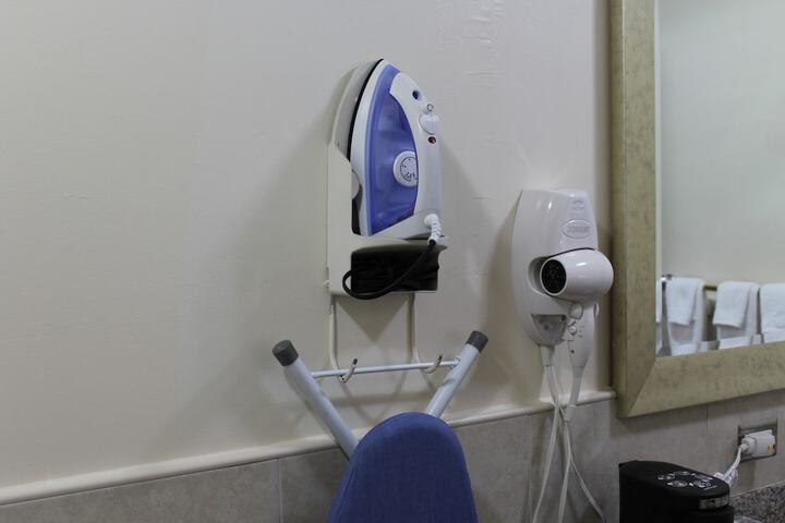 Iron/ironing board