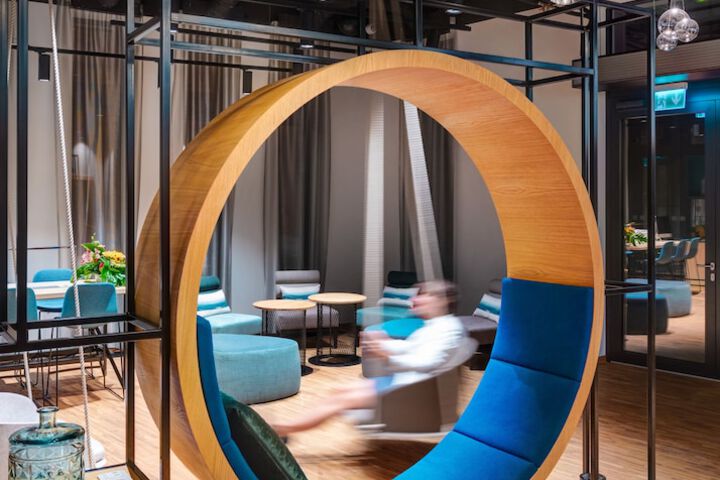 Lobby lounge