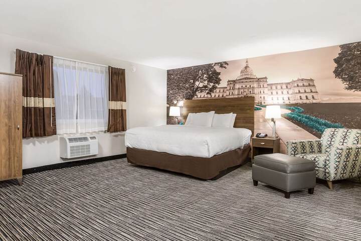 1 King Bed (13 of 17)