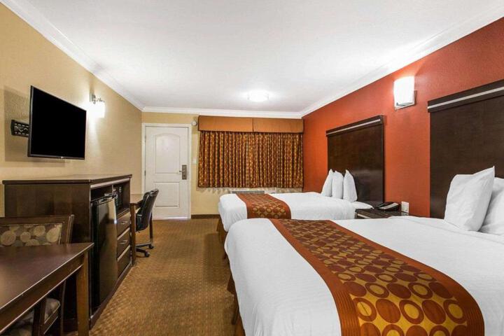 2 Queen Beds (4 of 8)