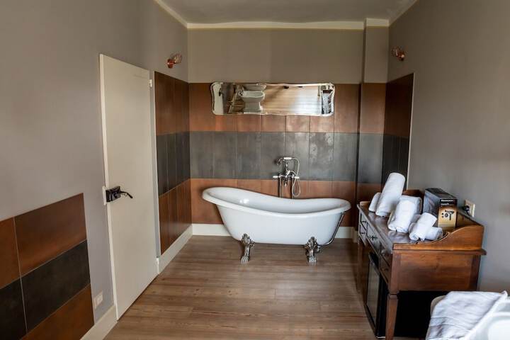 Room 53 of 114