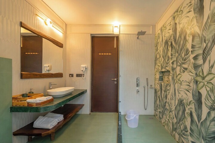 Room 35 of 60