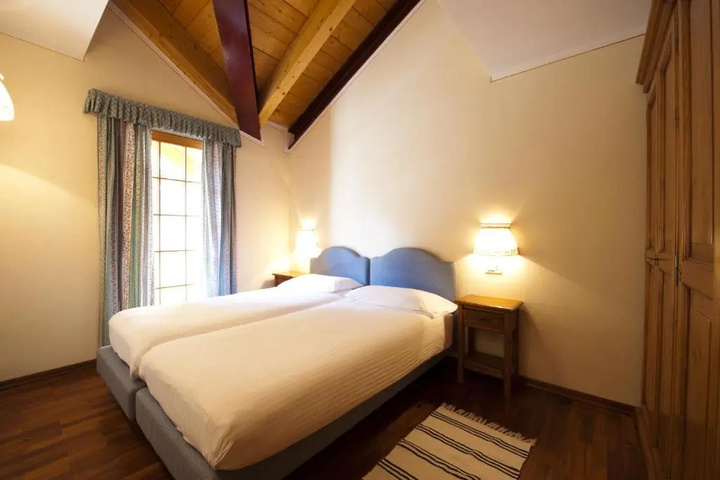 Room 4 of 13