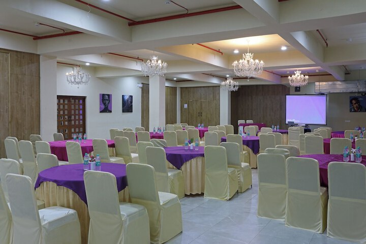 Ballroom/Hall 72 of 103