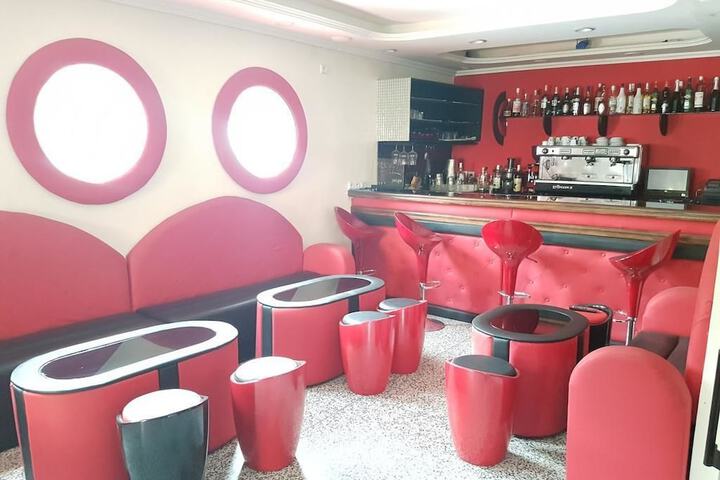 Lounge 24 of 40