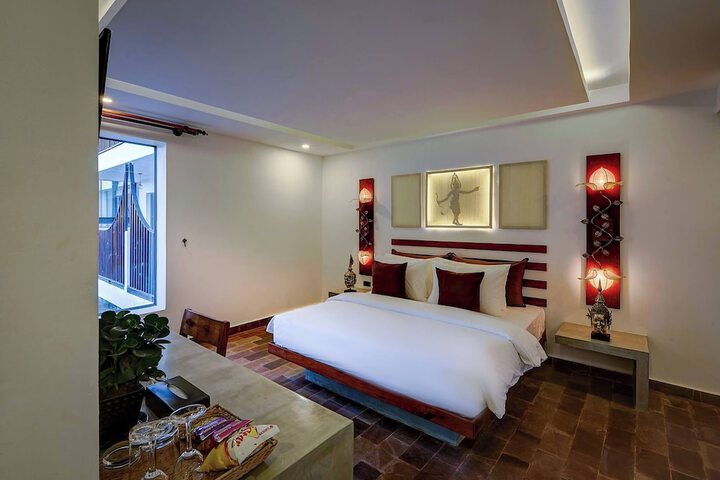 Room 13 of 28