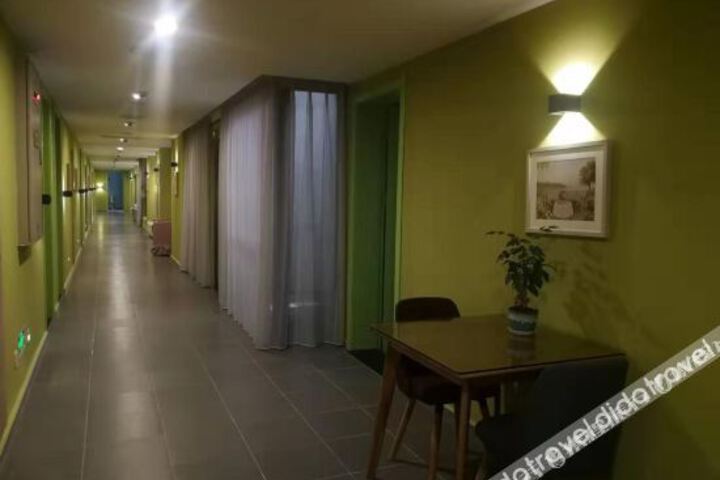 Hotel Interior 20 of 28