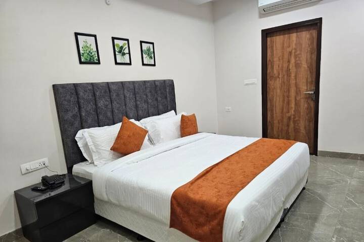 Room 2 of 6
