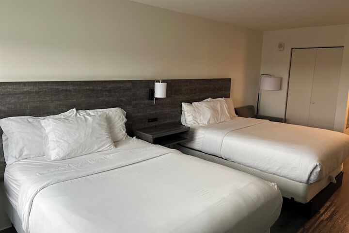 Room 13 of 35
