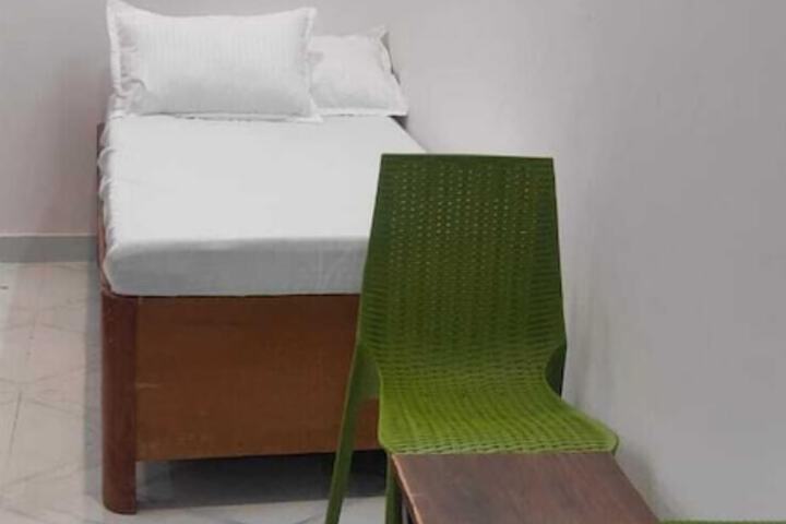 Room 7 of 18