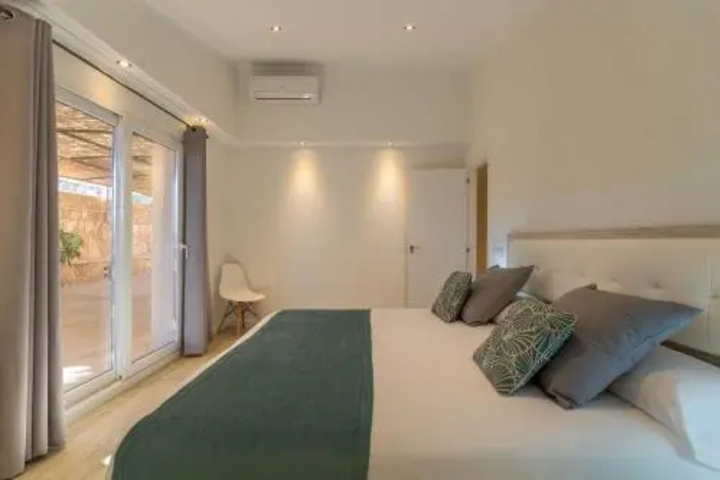 Room 2 of 18