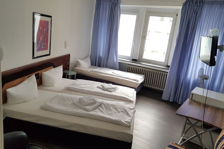 Room 16 of 94