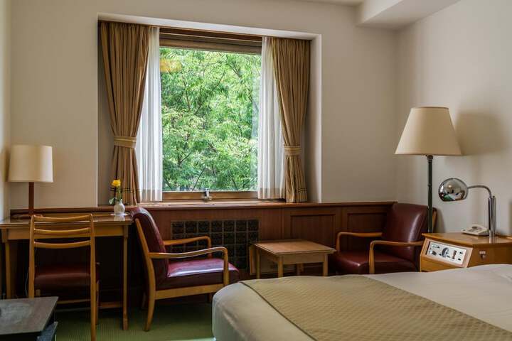 Room 15 of 40