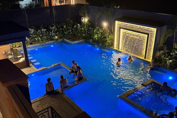 Pool 78 of 102