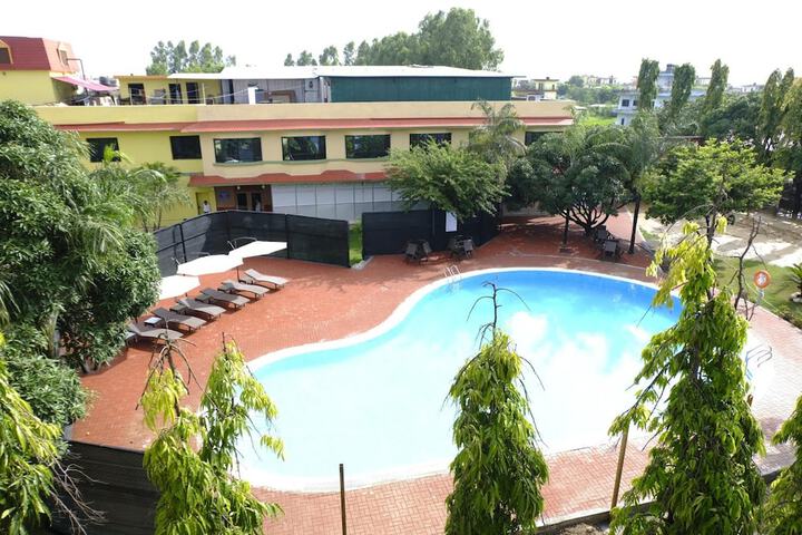 Hotel Pool