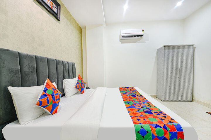 Room 15 of 32
