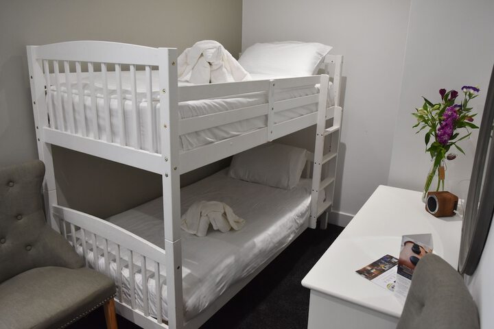 Room 26 of 142