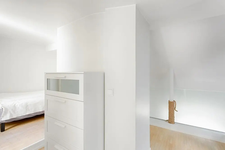Room 4 of 11
