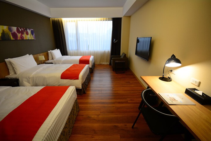 Room 5 of 90