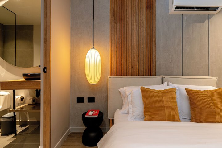 Room 4 of 199