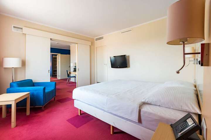 Connecting rooms
