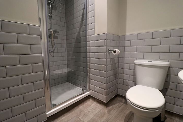 Room 11 of 28