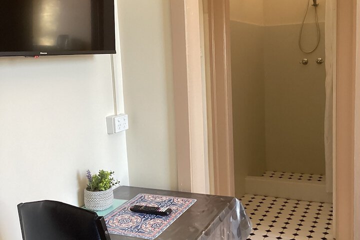 Room 4 of 11