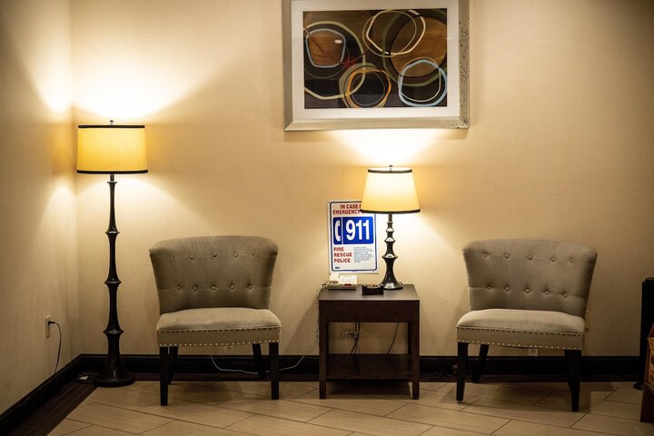 Lobby lounge