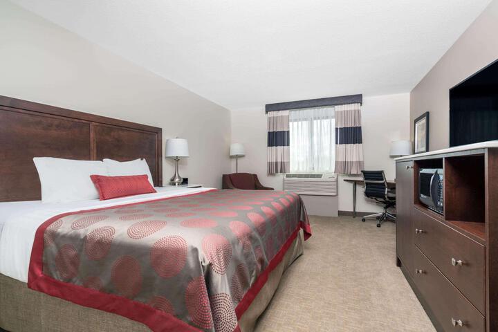 1 King Bed (8 of 12)