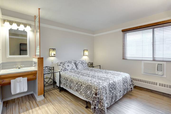 Room 4 of 52
