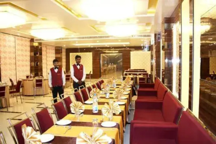 Dining 12 of 13