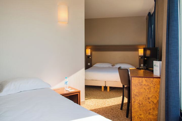 Room 6 of 40