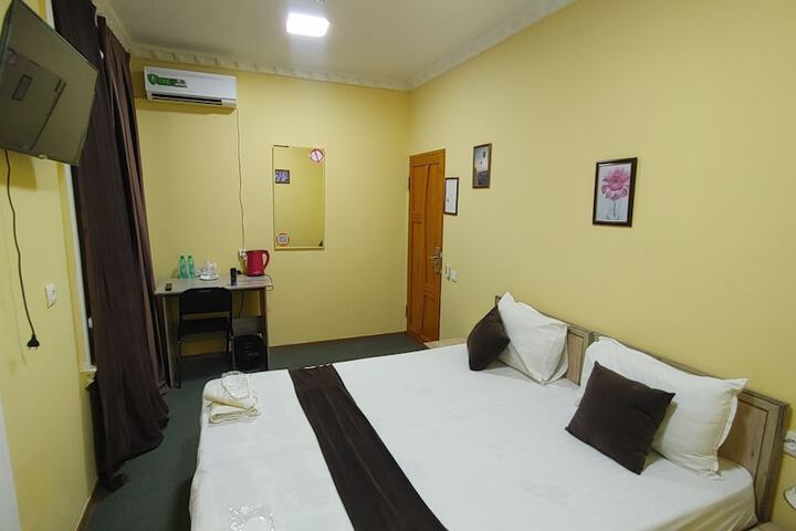 Room 5 of 13