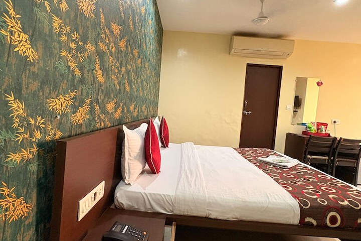 Room 17 of 28