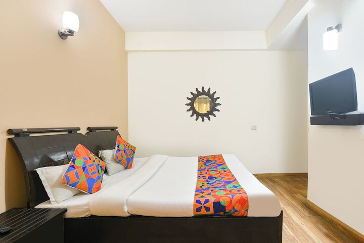 Room 13 of 33