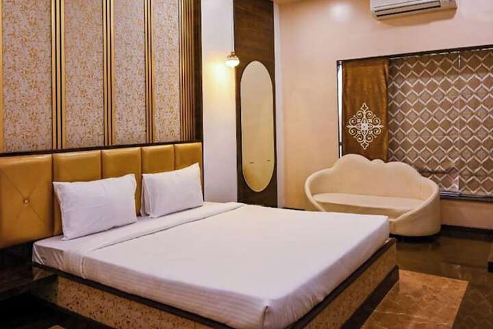 Room 8 of 27