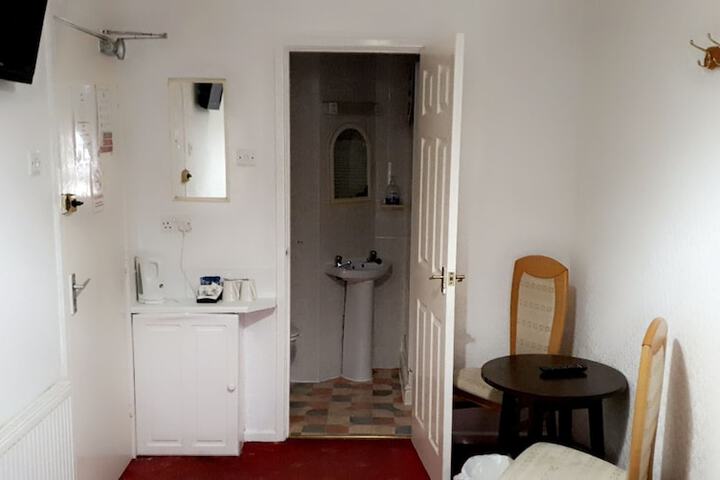 Room 16 of 33