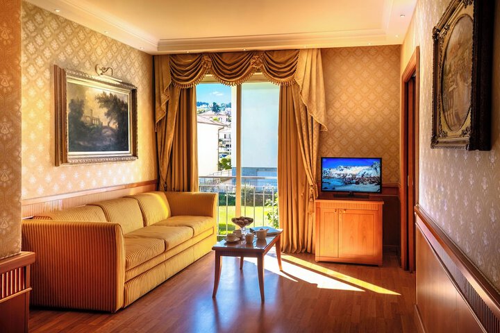 Room 95 of 205