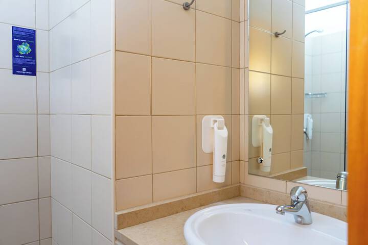 Room 16 of 32