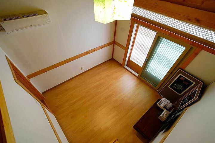 Room 12 of 73