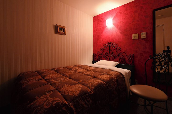 Room 10 of 17