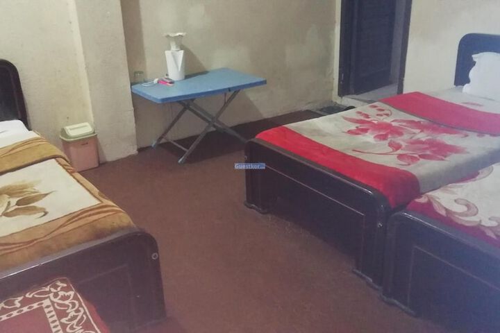 Room 6 of 8