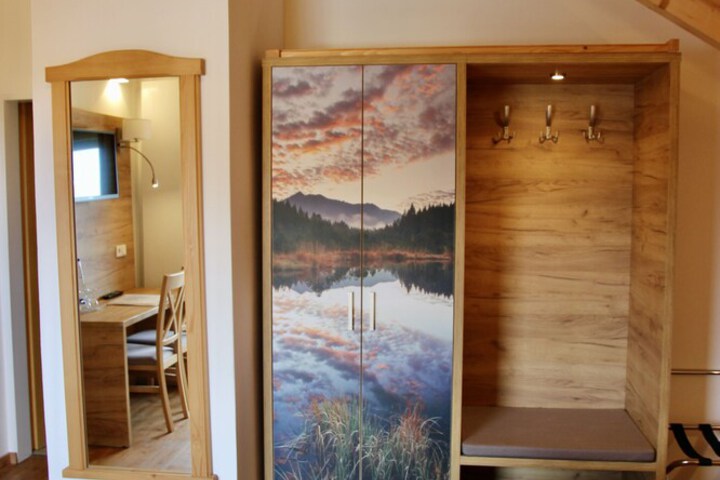 Room 6 of 38