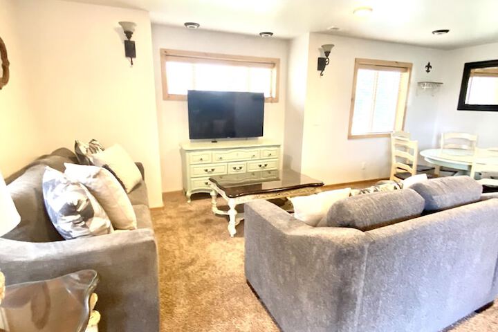 Lounge 236 of 426